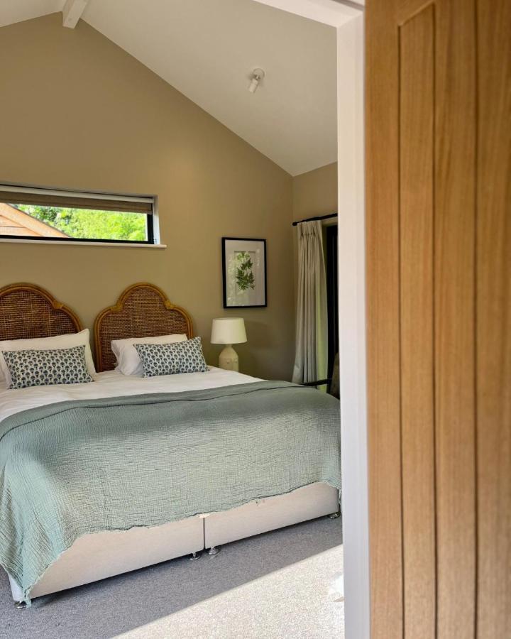 The Weeping Willow Bury St. Edmunds Exterior foto