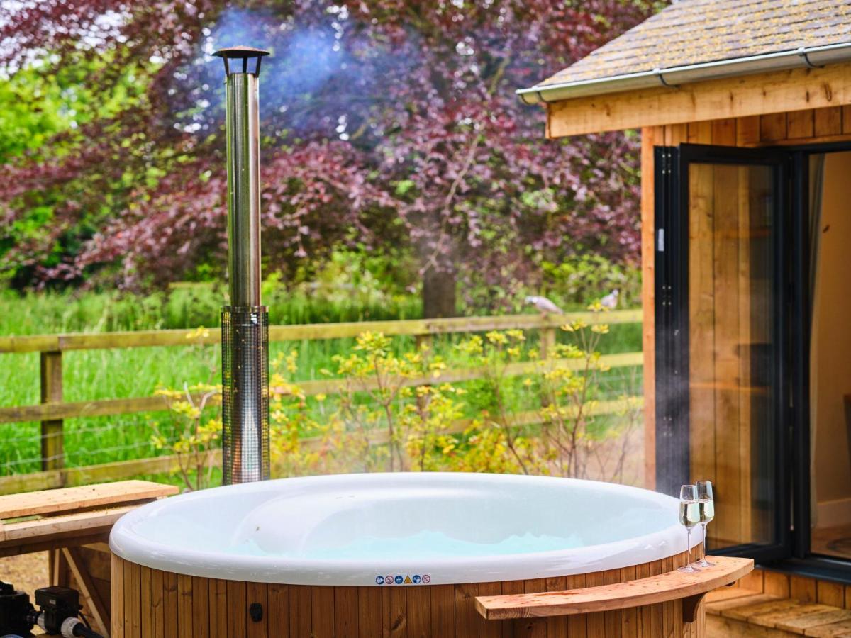 The Weeping Willow Bury St. Edmunds Exterior foto
